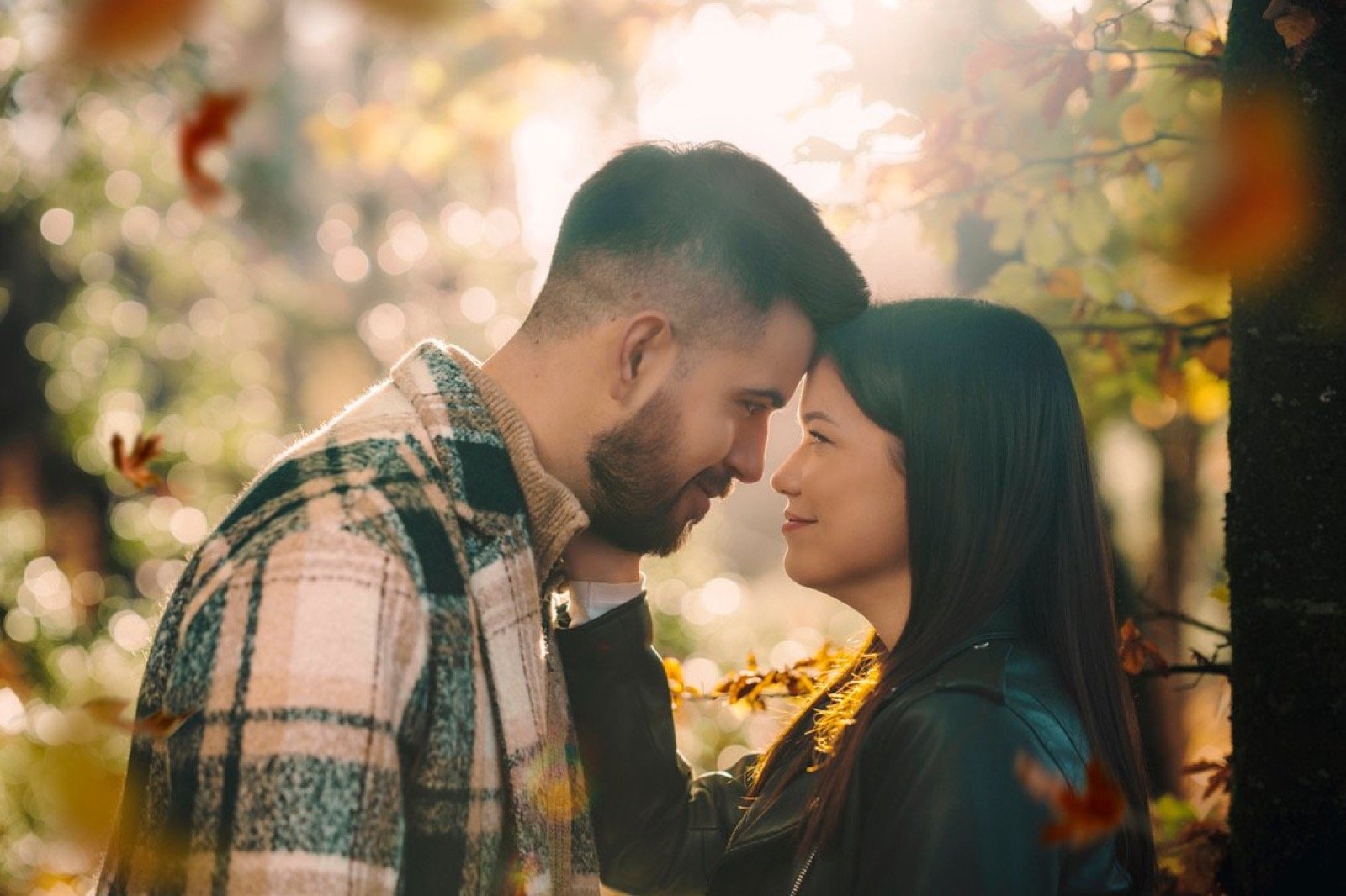 Séance photo de couple, golden hour, photographie MLD Productions à Rennes